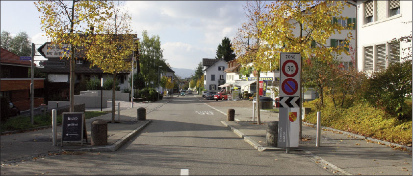 Uitikon (ZH) - Zürcherstrasse, Strassenraumgestaltung, Eingangstor