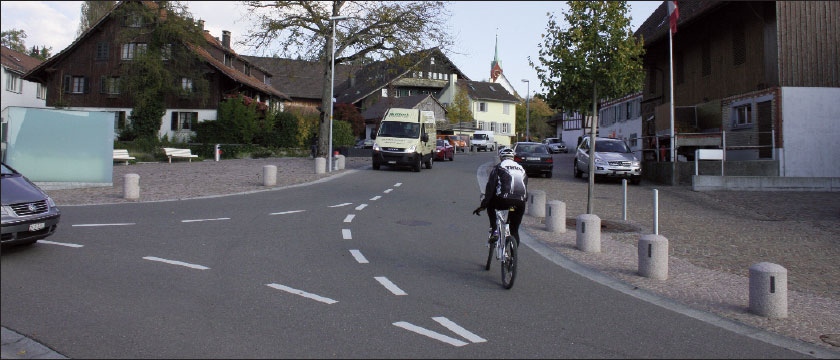 Uitikon (ZH) - Zürcherstrasse, Verkehrsablauf, Begegnungsfall mit Rechtsabbiegervortritt