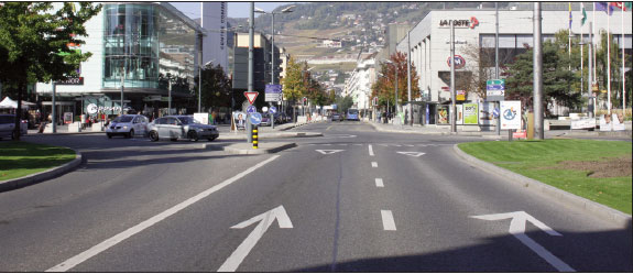 Vevey (VD) - Avenue du Général-Guisan Strassenraumgestaltung Blick auf den Kreisverkehr am Place de la Gare