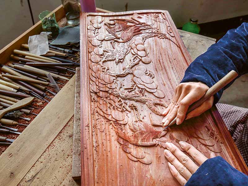 Kunst aus illegal geschlagenem Holz