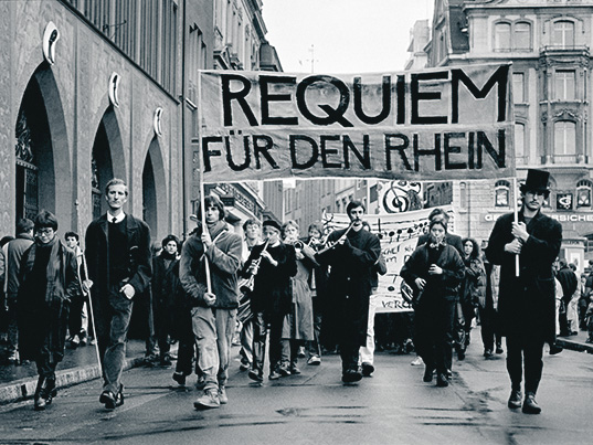 Requiem Rhein Demonstration