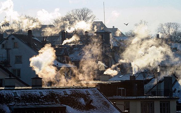 En hiver, les chauffages tournent à plein régime et sont souvent à l'origine de plus de la moitié de la pollution aux particules fines.
