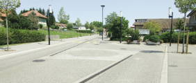 Corminboeuf (FR) - Route du Centre, aménagement de l’espace routier avec rigole et pavage