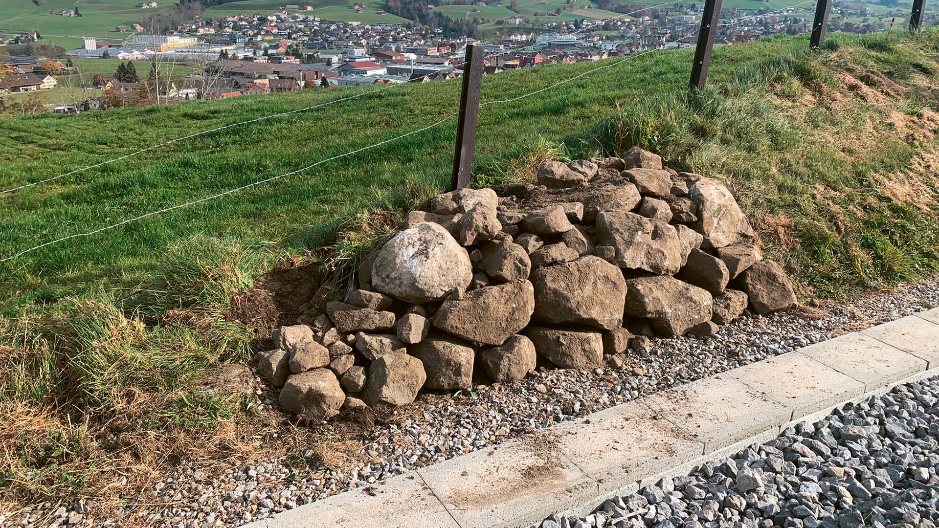 Aufgeschichtete Steinhaufen bieten Schutz