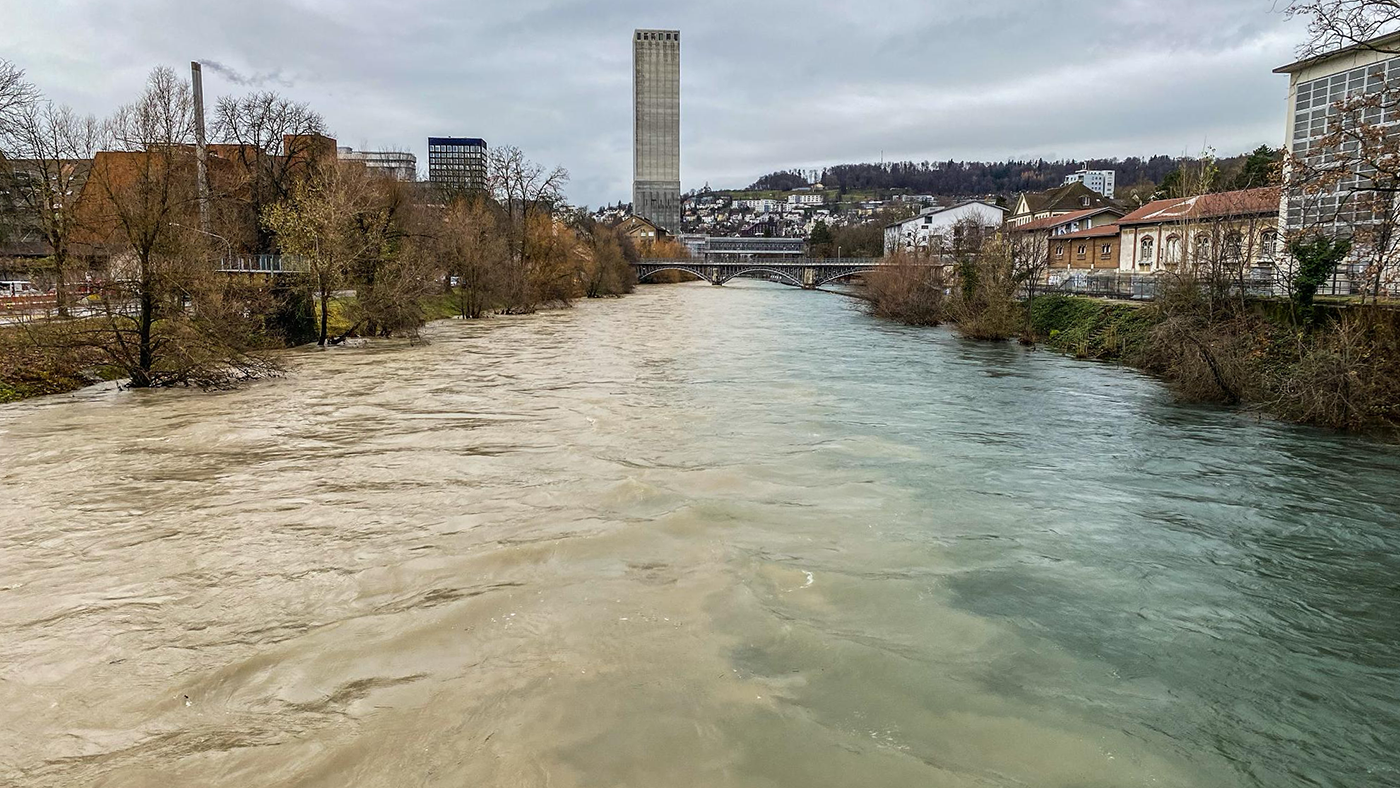 Limmat nach dem Zufluss der Sihl in Zürich am 13.12.2023