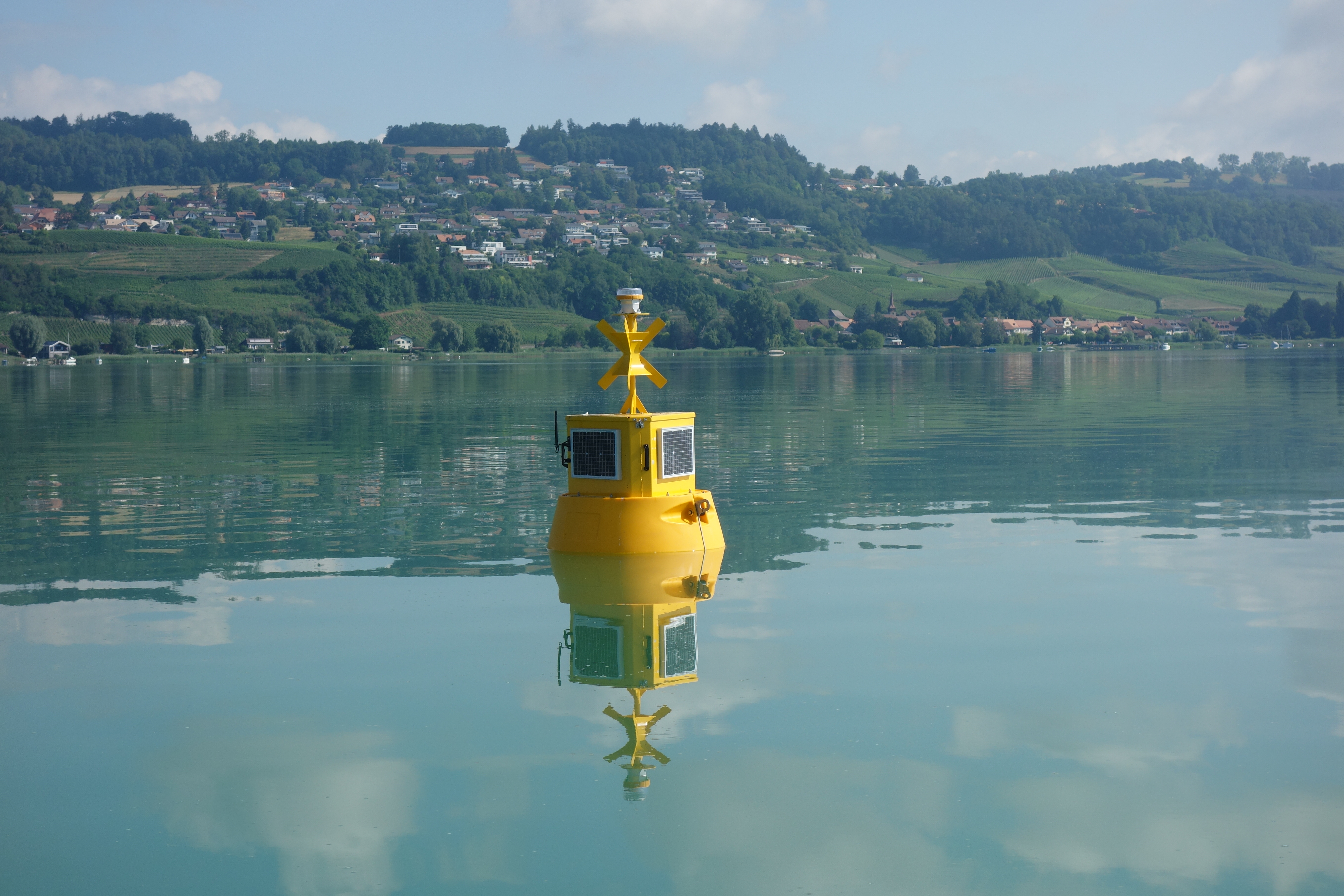 Boje zur Temperaturmessung im Murtensee