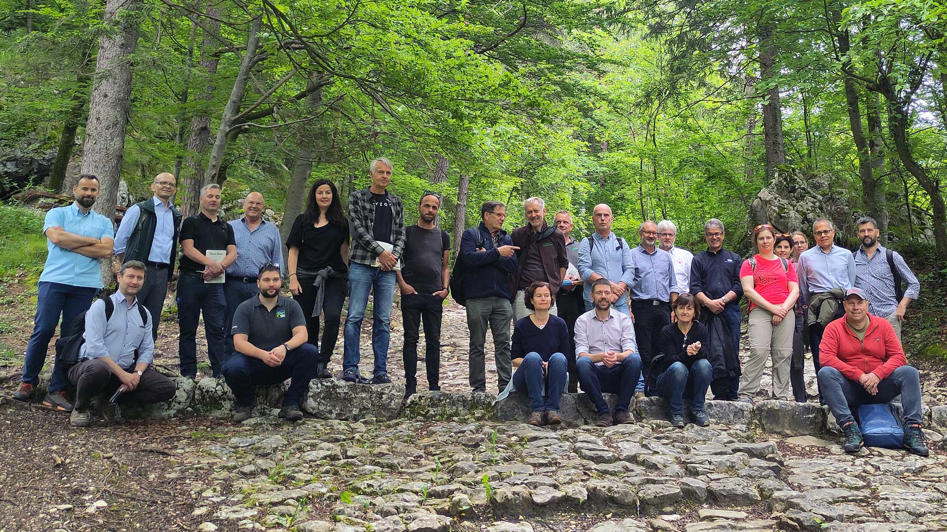 Gruppenbild der Teilnehmenden am Jahrestreffen 20245 des Begleitgremiums AP Holz