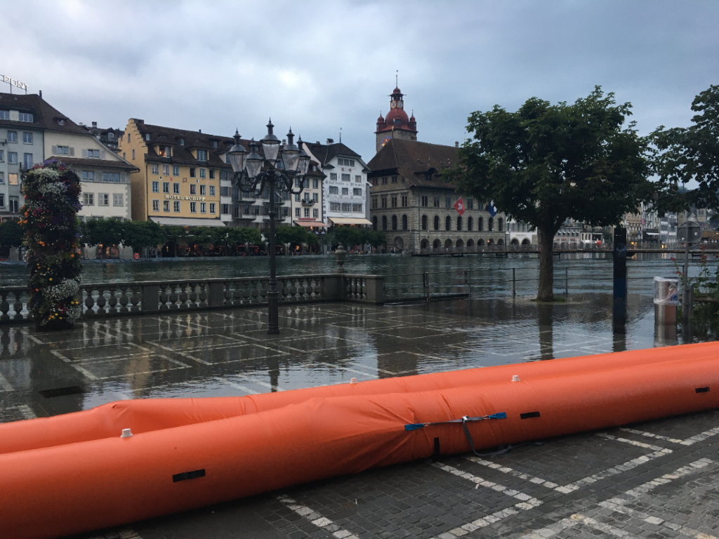Barriere contro le inondazioni nella città di Lucerna